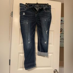 Silver brand jeans barely wore darker rinse can be wore as jeans or rolled capri